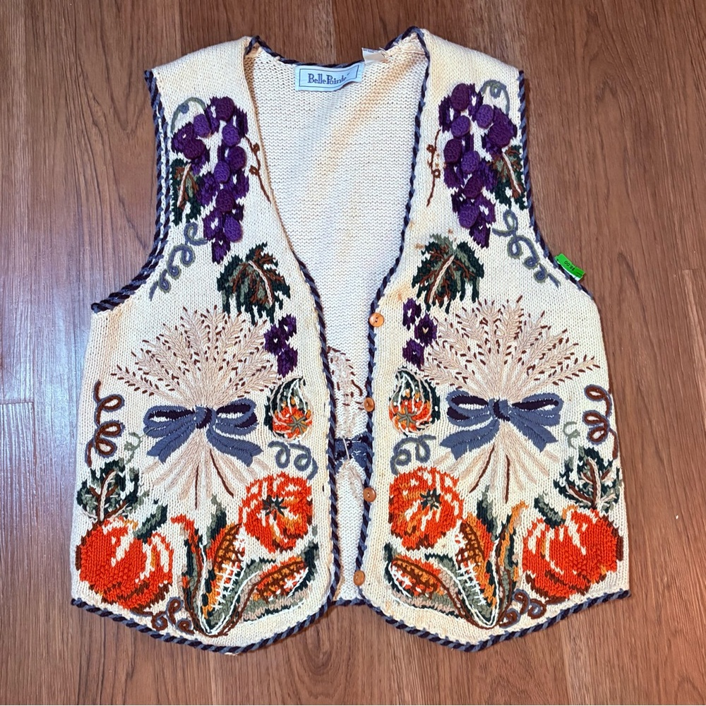 Belle pointe Knit Vest with Floral Design